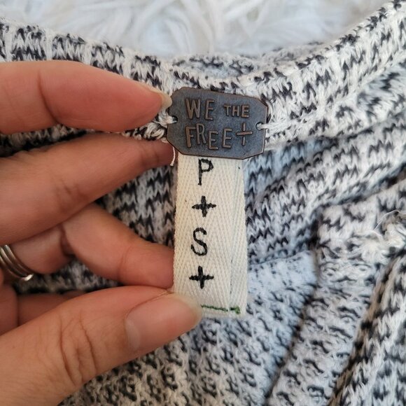 We the Free Split Back Henley Oversized Raw Hem Top - Size S - Picture 5 of 13